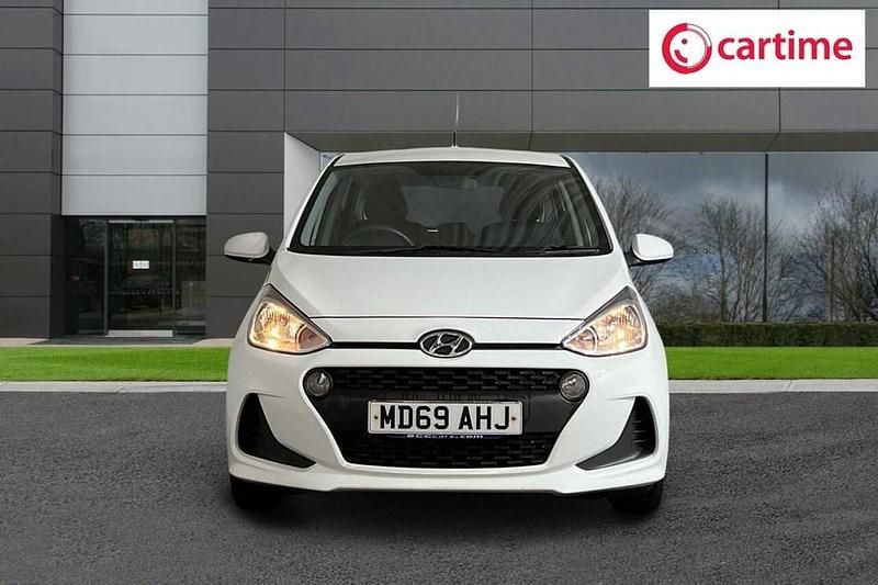 Used Hyundai i10 SE 87 HP (63 kW) 2020 White Hatchback