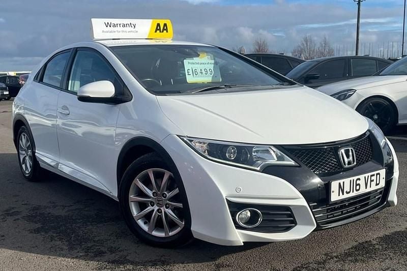 Used Honda Civic SE Plus 2016 White Hatchback