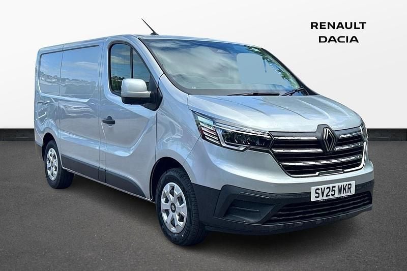 Silver Used 2025 Renault Trafic Van | £22,000 (Fair price) - Image 1/4