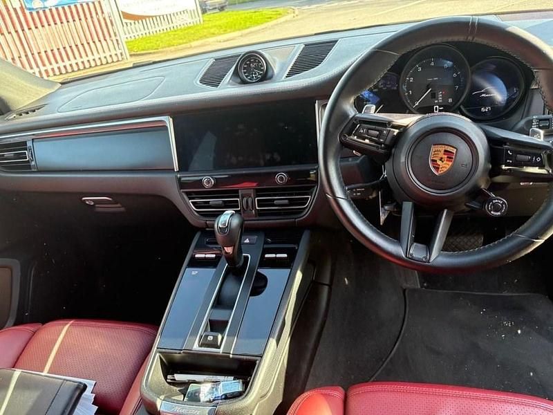 Used Porsche Macan 265 HP (194 kW) 2022 Black SUV