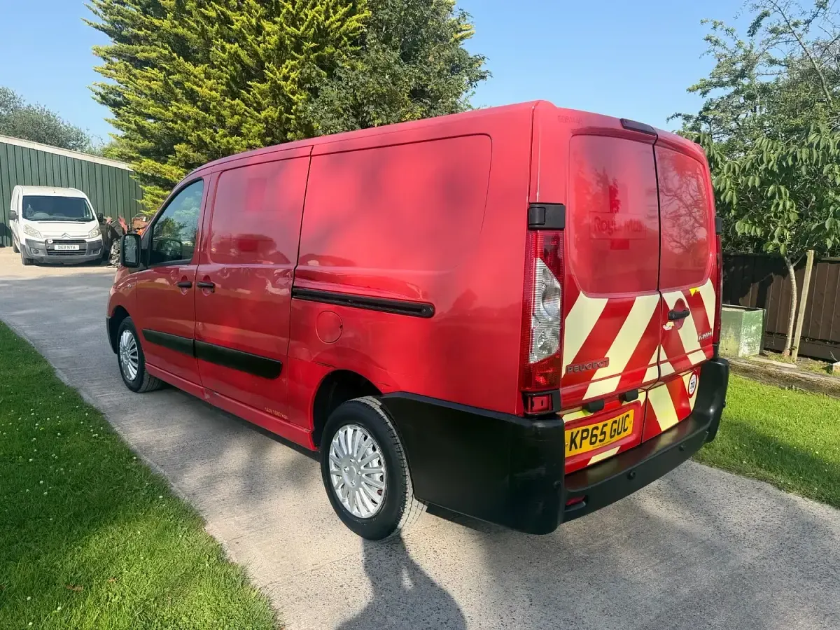 Used Peugeot Expert 2015 Red Van