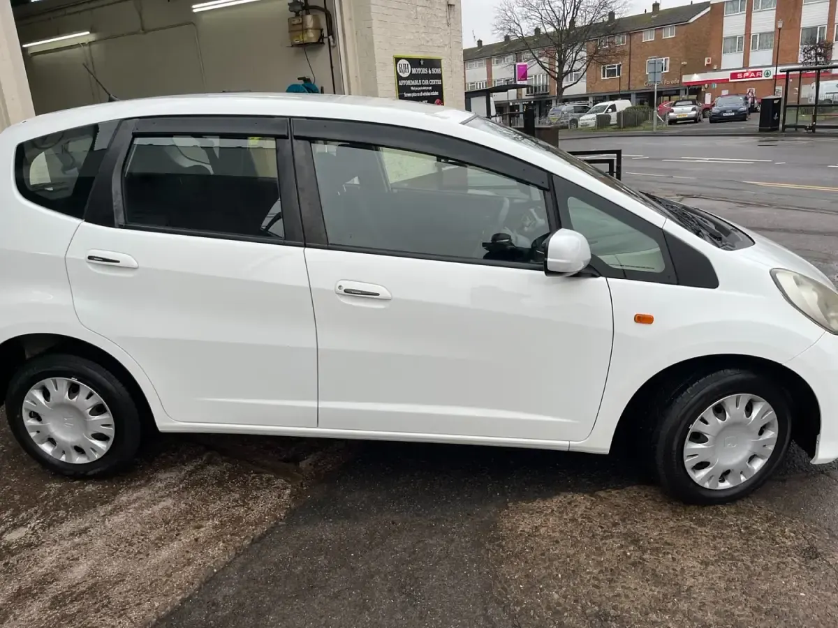 Begagnad Honda Jazz 99 HK (72 kW) 2012 Vit Halvkombi