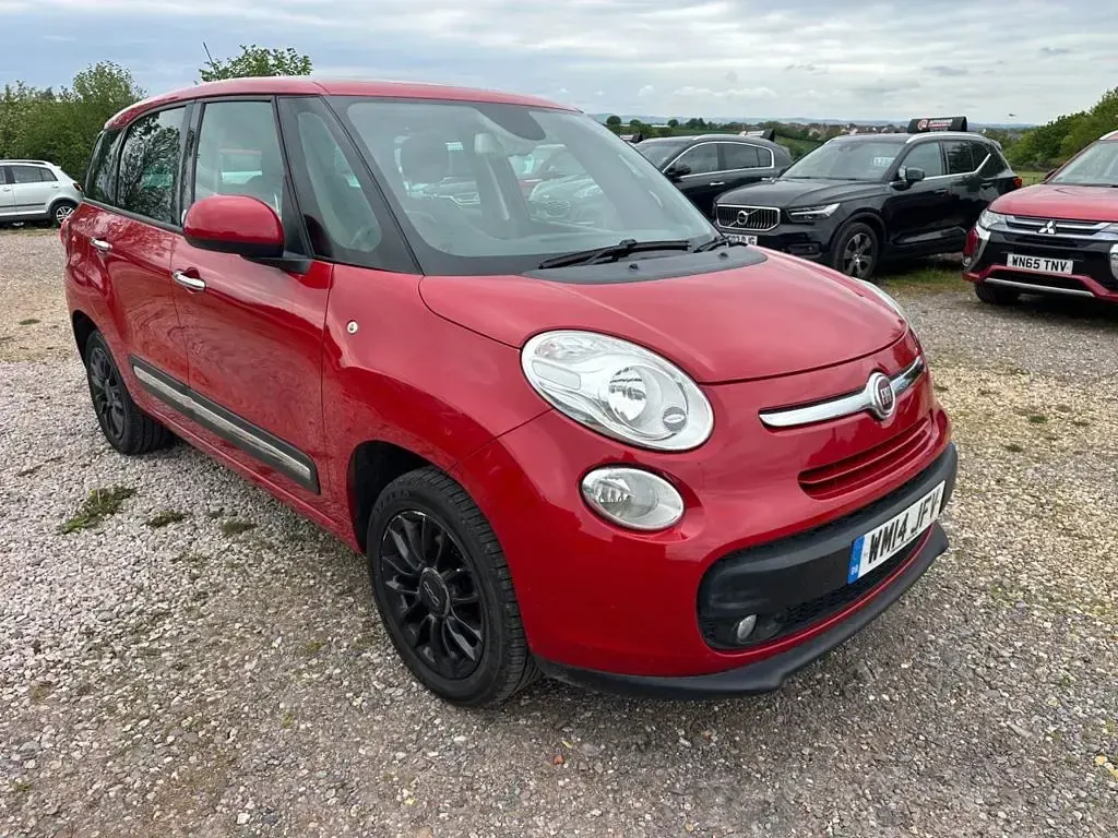Used Fiat 500L Lounge 85 HP (62 kW) 2014 Red MPV