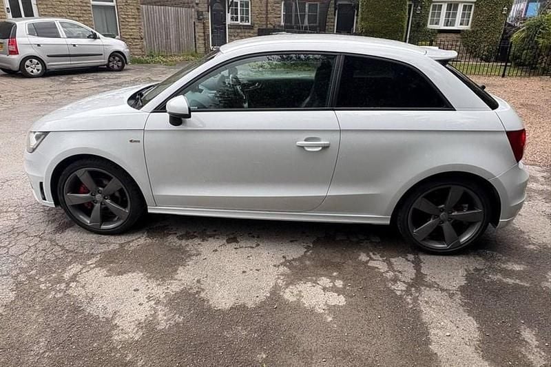 Used Audi A1 Black Edition 143 HP (105 kW) 2013 White Hatchback