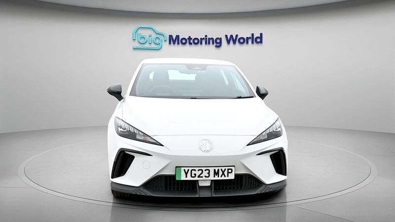 Used MG MG4 EV SE 319 kW (435 HP) 2023 White Hatchback