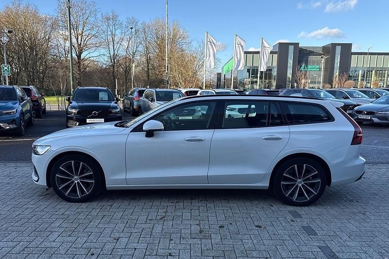 Used Volvo V60 Momentum 163 HP (119 kW) 2021 White Estate