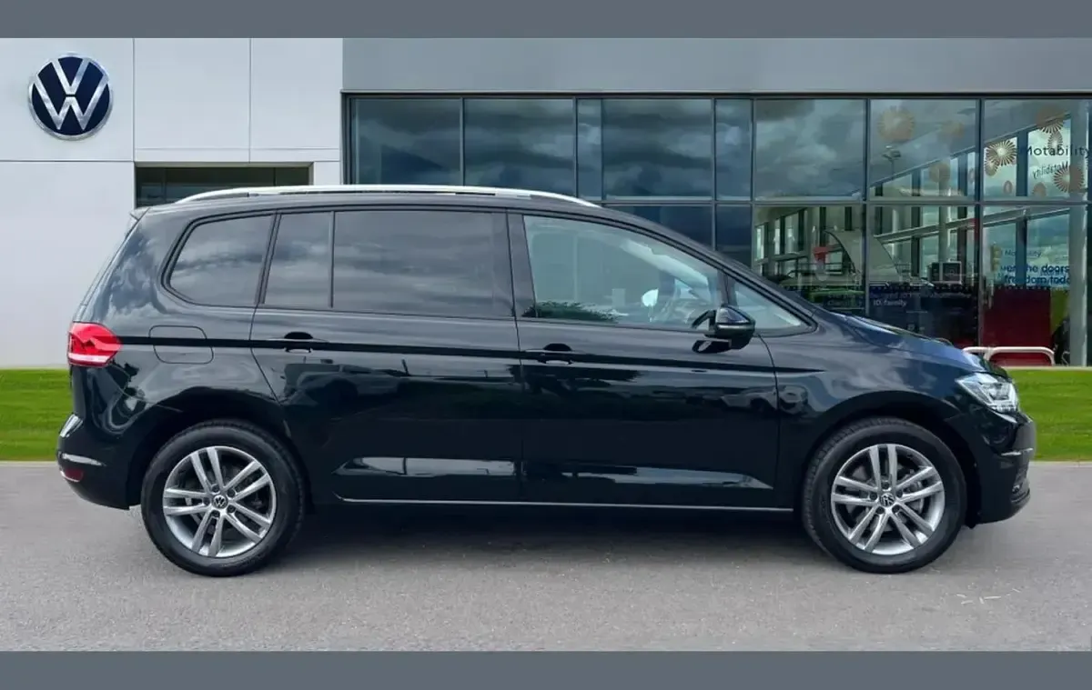 Used VW Touran Match 150 HP (110 kW) 2025 Black MPV