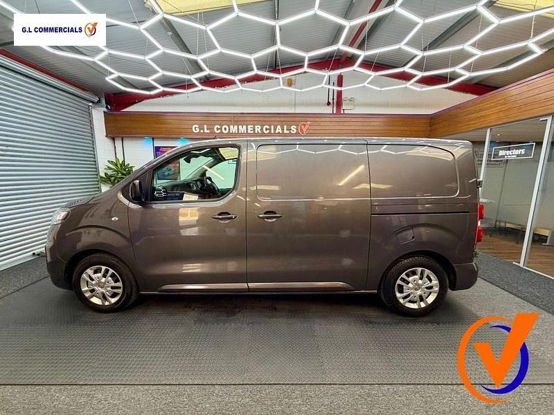 Used Vauxhall Vivaro Sportive 120 HP (88 kW) 2022 Grey MPV
