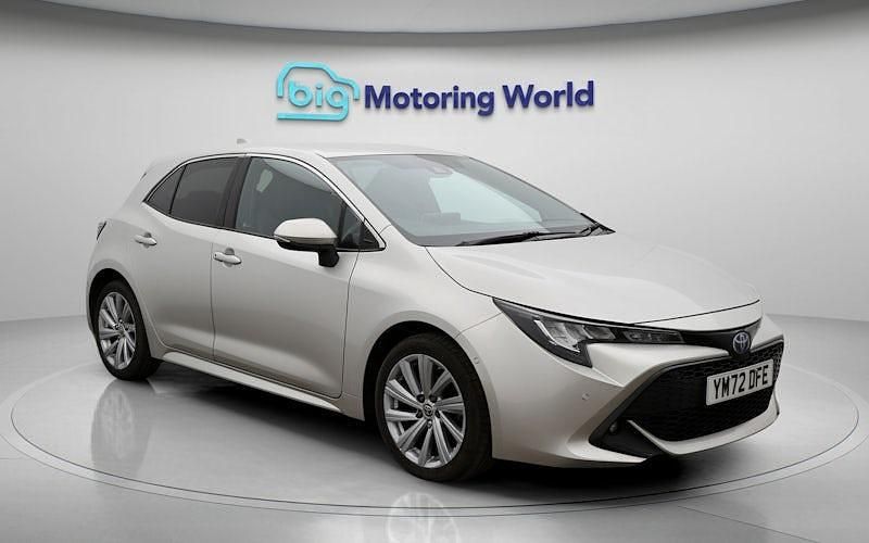Used Toyota Corolla Design 122 HP (89 kW) 2022 Silver Hatchback