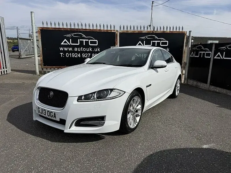 Used Jaguar XF 200 HP (147 kW) 2013 White Sedan
