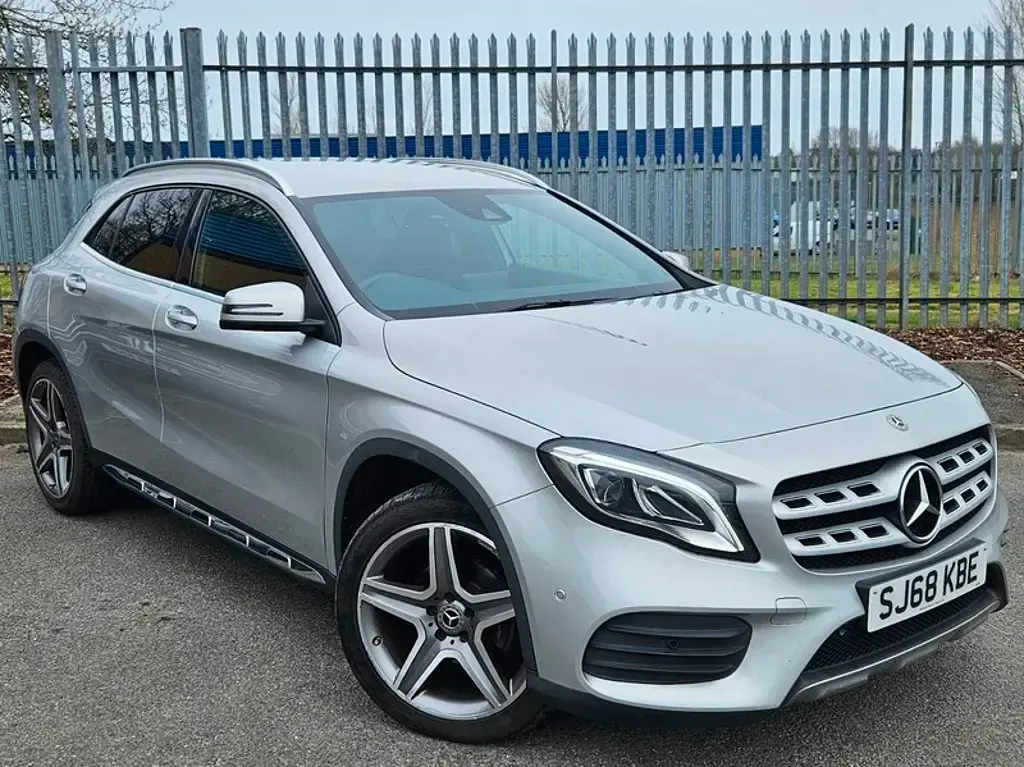 Used Mercedes GLA200 AMG line 136 HP (100 kW) 2018 Silver SUV
