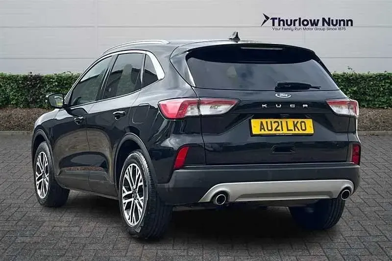 Usado Ford Kuga Titanium 120 HP (88 kW) 2021 Preto SUV