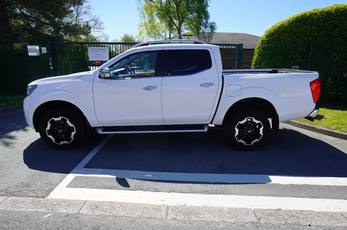 Used Nissan Navara Tekna 2021 White Pickup
