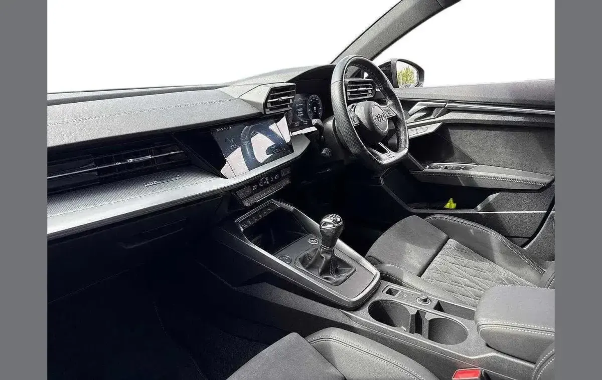 Usado Audi A3 Comfort 147 HP (108 kW) 2022 Azul Sedan