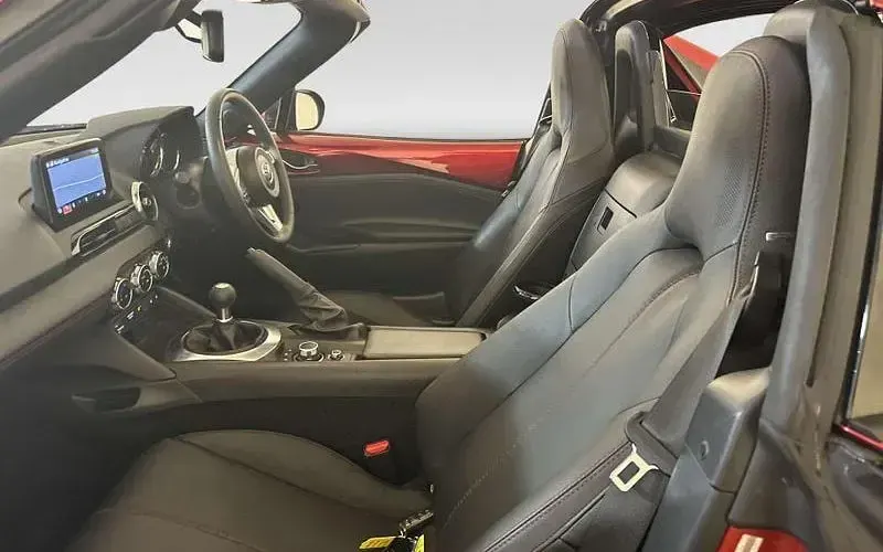 Used Mazda MX5 Inclusive 132 HP (97 kW) 2019 Red Cabriolet