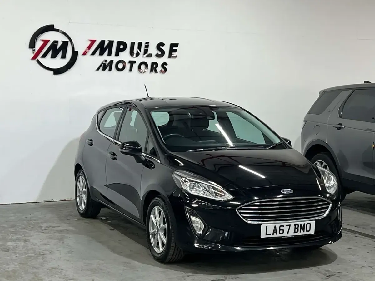 Second-hand Ford Fiesta Zetec 100 CP (73 kW) 2018 Negru Hatchback