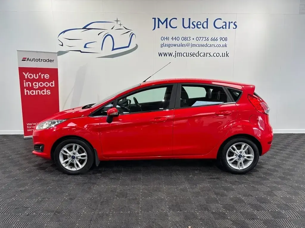 Used Ford Fiesta Zetec 100 HP (73 kW) 2015 Red Hatchback