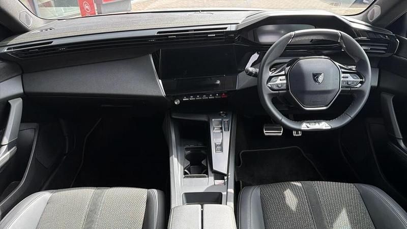 Second-hand Peugeot 308 GT 134 CP (98 kW) 2025 Alb Hatchback