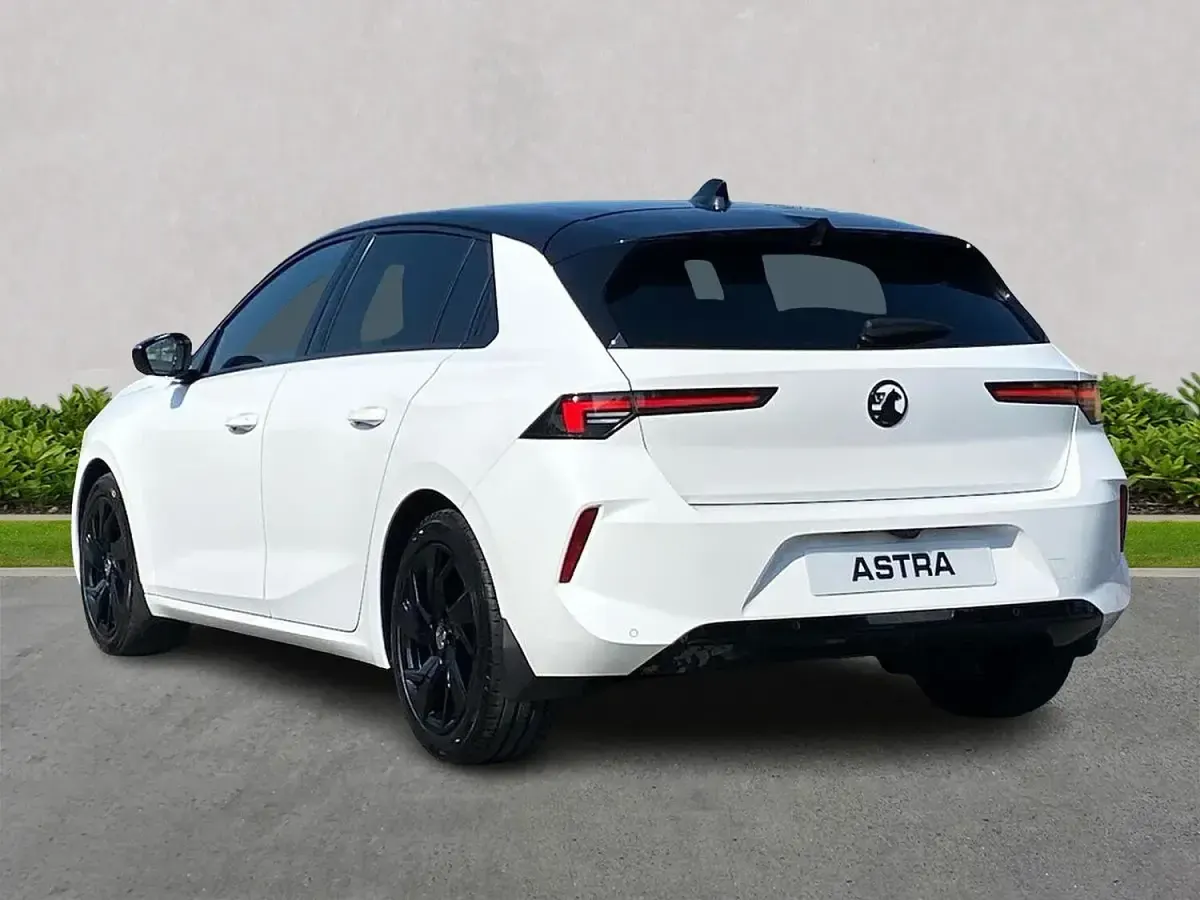 Used Vauxhall Astra S 130 HP (95 kW) 2024 White Hatchback