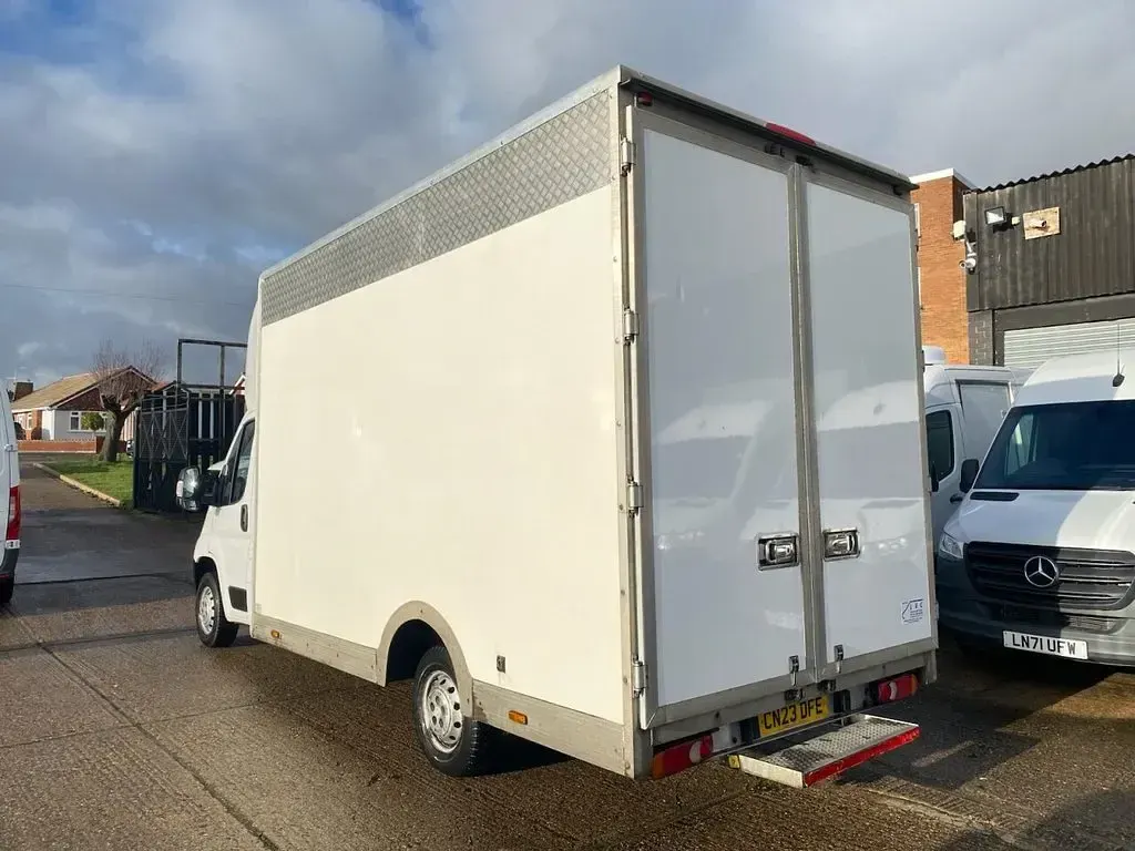 Used Citroën Relay 140 HP (102 kW) 2023 White Van