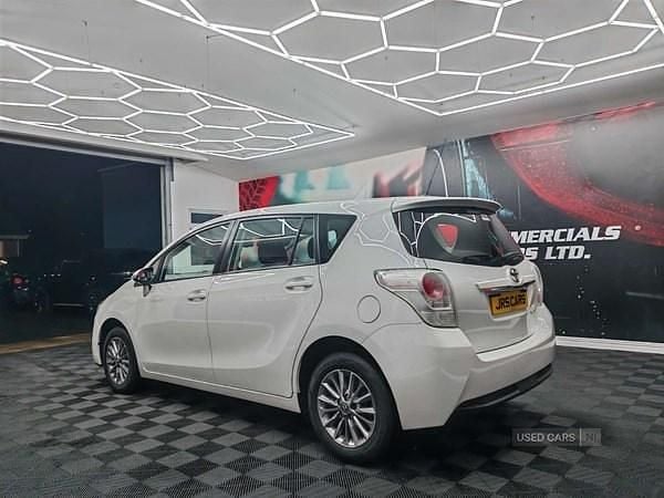 Used Toyota Verso 132 HP (97 kW) 2017 White MPV