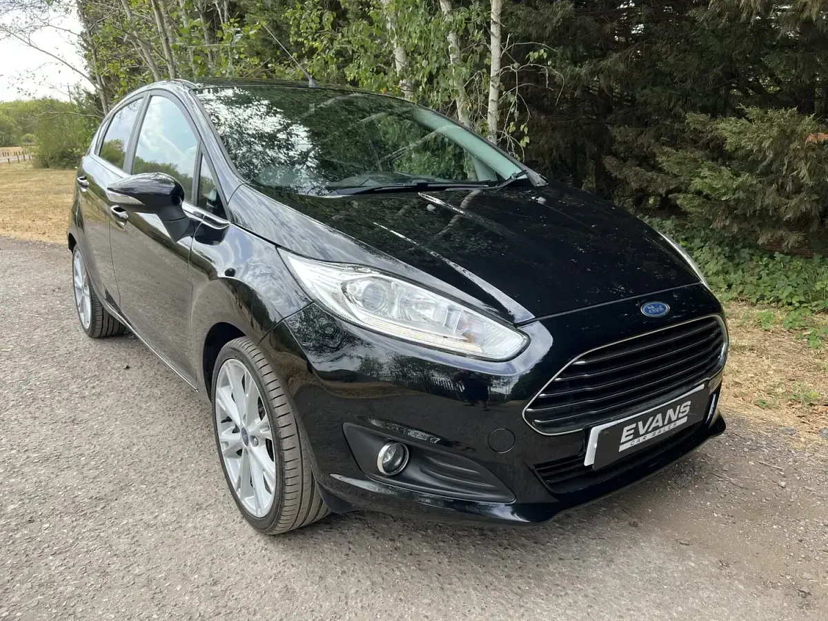 Used Ford Fiesta Titanium 125 HP (91 kW) 2013 Black Hatchback