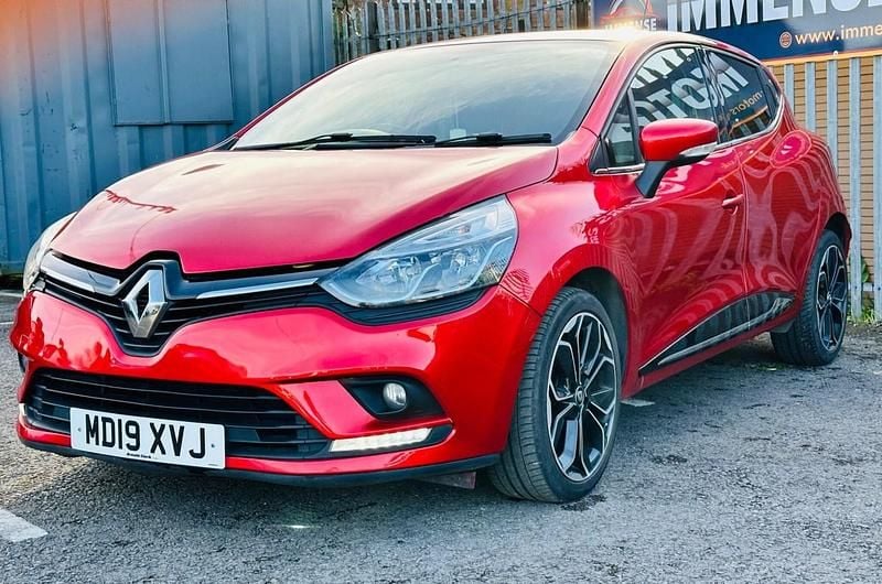 Used Renault Clio IV Iconic 90 HP (66 kW) 2019 Red Hatchback