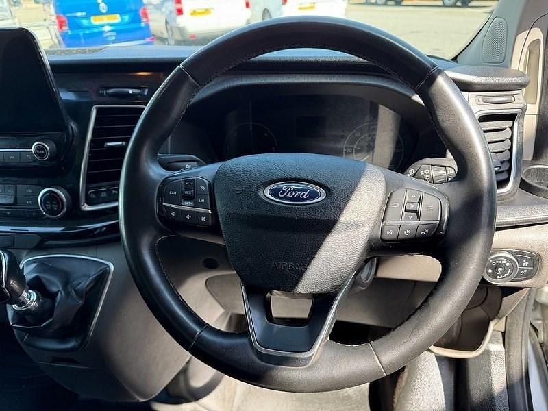 Used Ford Transit Custom Limited 130 HP (95 kW) 2023 Silver Van