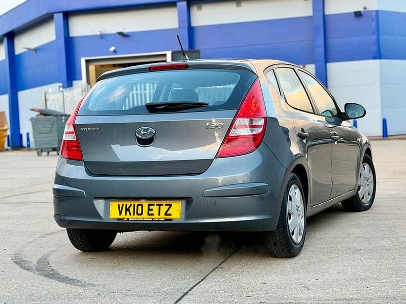 Used Hyundai i30 Classic 108 HP (79 kW) 2010 Grey Hatchback
