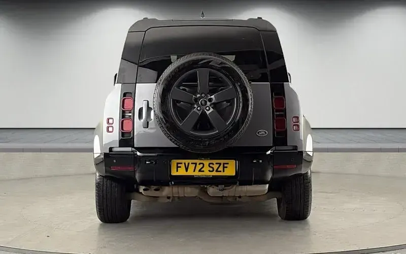 Used Land Rover Defender SE Dynamic 249 HP (183 kW) 2025 SUV