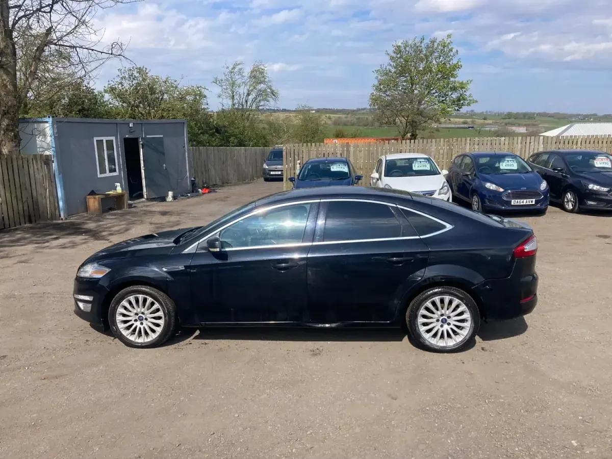 Begagnad Ford Mondeo Titanium 2011 Svart Halvkombi