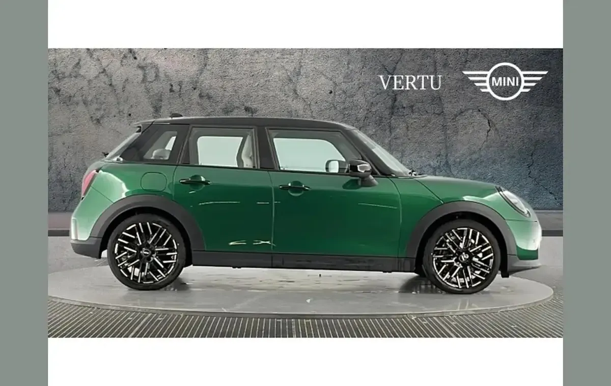 Used Mini Cooper Exclusive 113 kW (154 HP) 2026 Green Hatchback