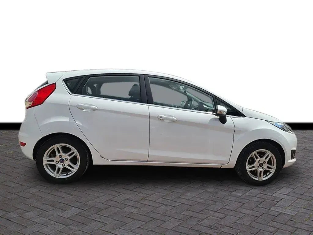 Used Ford Fiesta Zetec 82 HP (60 kW) 2013 White Hatchback