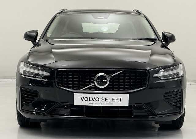 Used Volvo V60 Plus 345 HP (253 kW) 2025 Black Estate