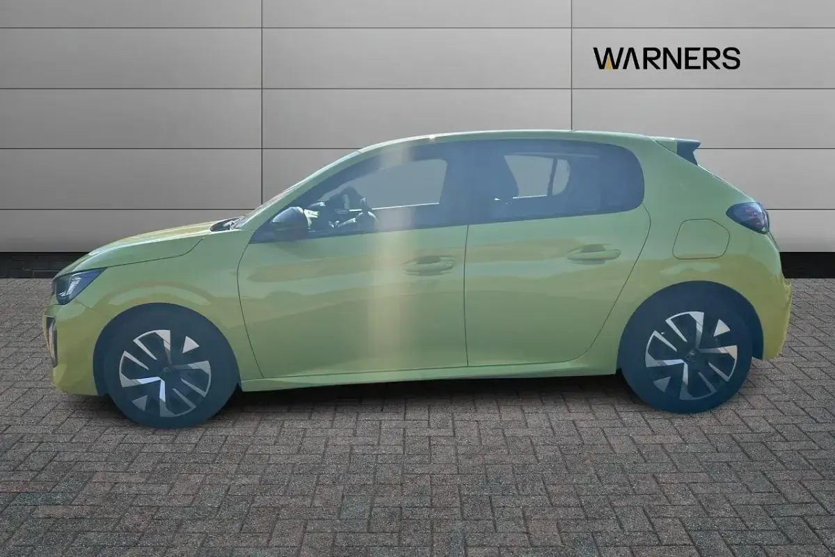 Used Peugeot 208 Active 74 HP (54 kW) 2024 Yellow Hatchback