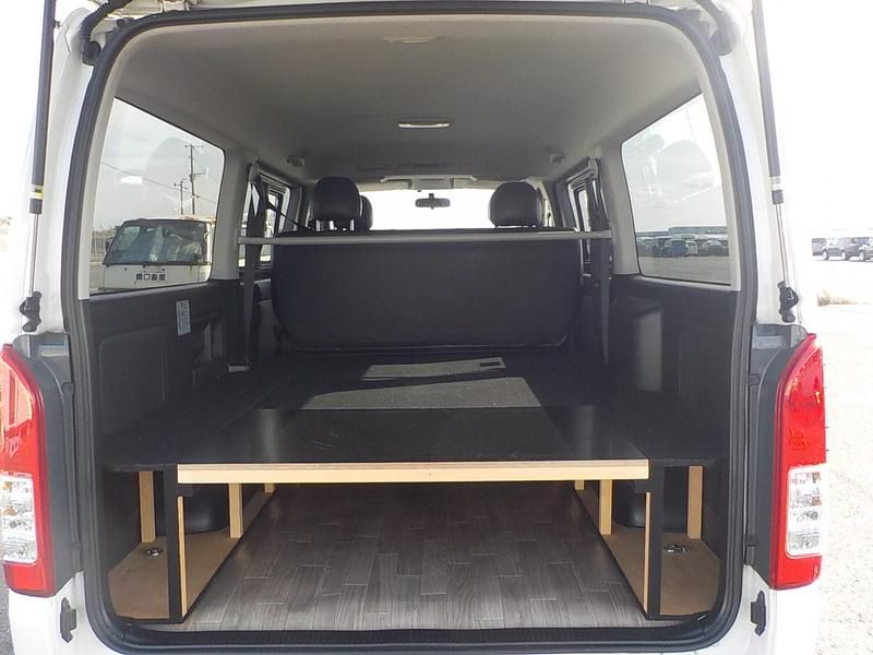 Used Toyota HiAce 2010 White MPV