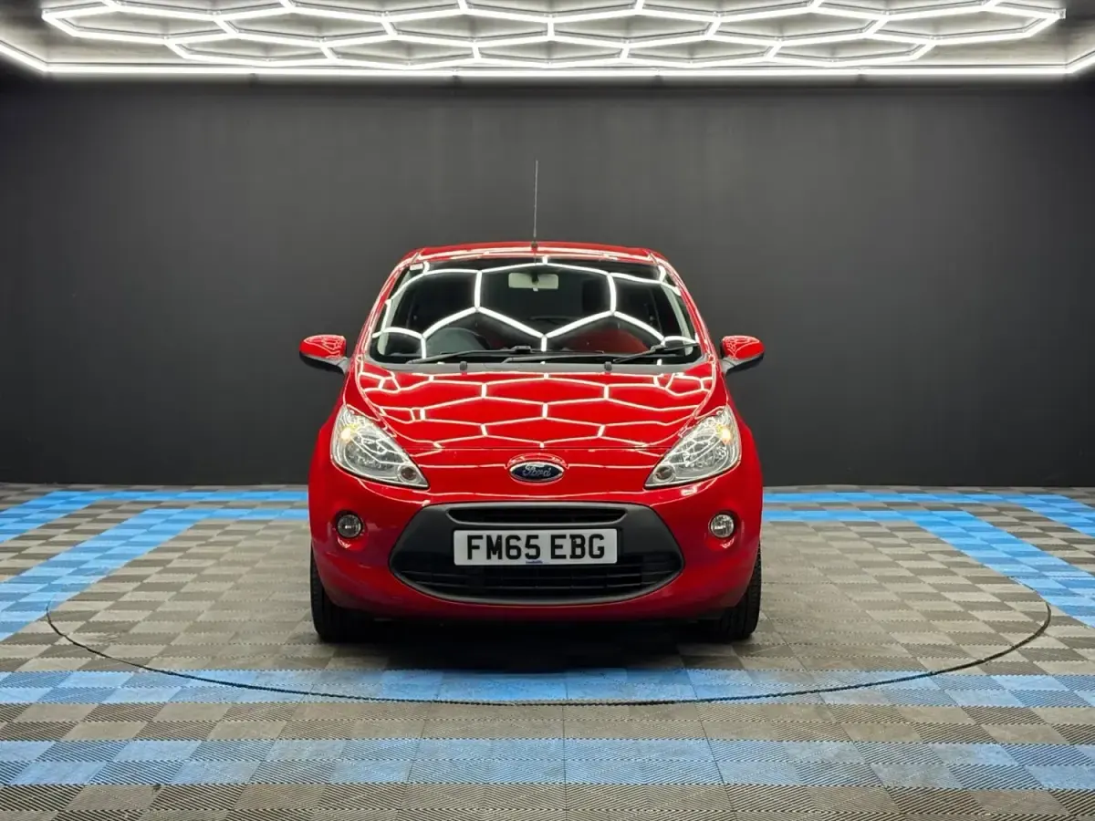 Usado Ford Ka Zetec 69 HP (50 kW) 2016 Vermelho Citadino
