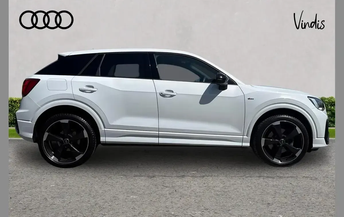 Used Audi Q2 Black Edition 147 HP (108 kW) 2023 White SUV