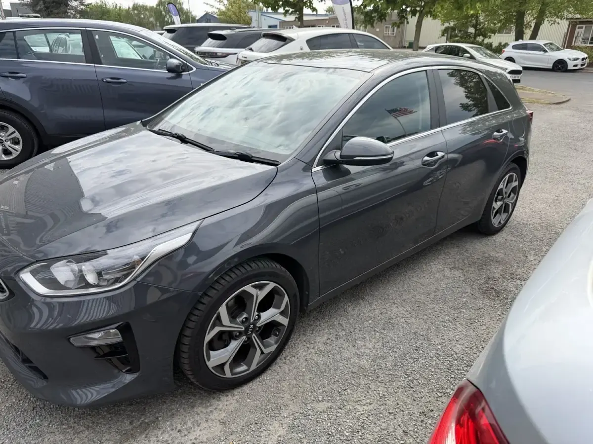 Begagnad Kia Ceed 136 HK (100 kW) 2019 Grå Halvkombi