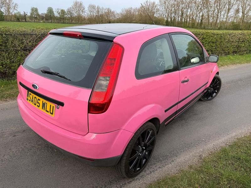 Used Ford Fiesta Finesse 74 HP (54 kW) 2005 Pink Hatchback