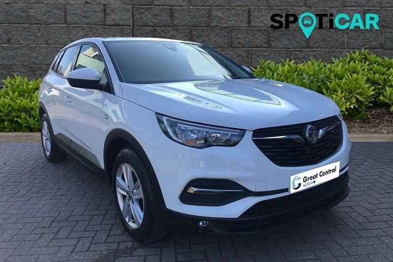 Used Vauxhall Grandland X S 130 HP (95 kW) 2019 White SUV