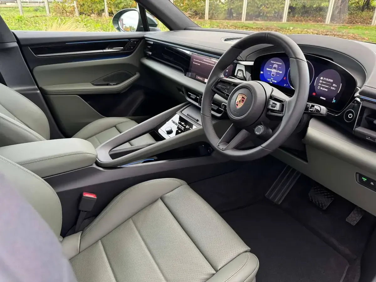 Used Porsche Macan 300 kW (408 HP) 2025 Oak green metallic neo SUV