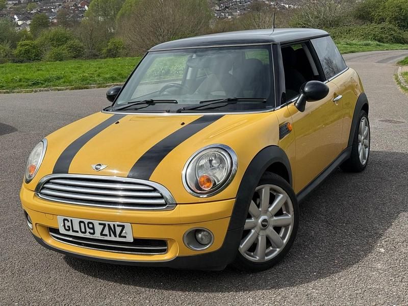 Begagnad Mini Cooper Hatch 2009 Gul Halvkombi