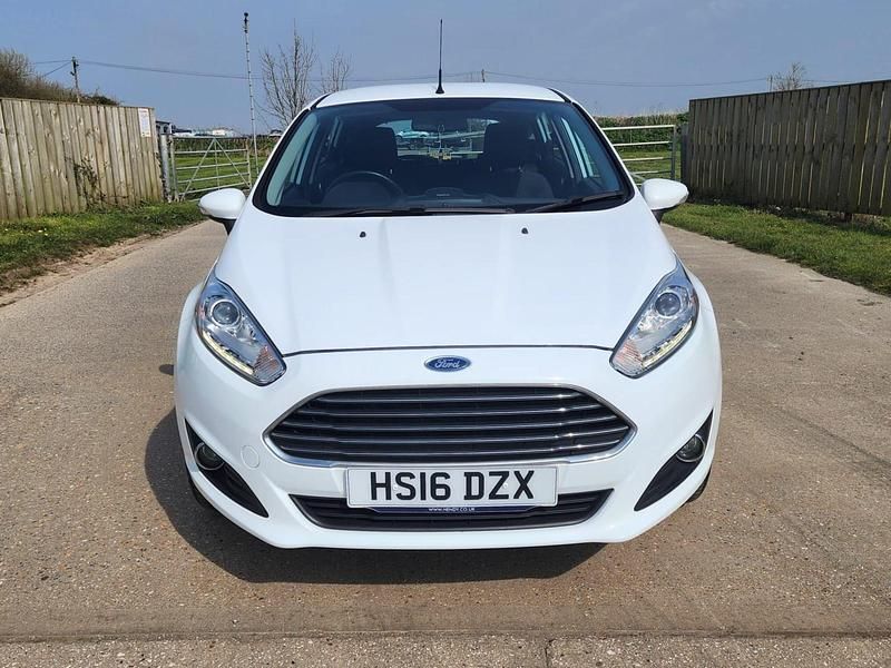 Used Ford Fiesta Zetec 2016 White Hatchback