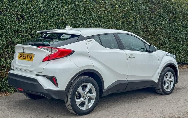 Used Toyota C-HR 116 HP (85 kW) 2019 White SUV