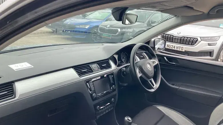 Usado Skoda Rapid SE 90 HP (66 kW) 2016 Prateado Citadino