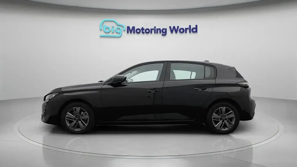 Używany Peugeot 308 Active Premium 130 KM (95 kW) 2023 Czarny Hatchback