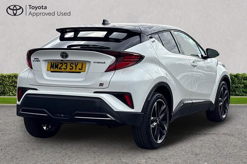 Used Toyota C-HR Sport 122 HP (89 kW) 2023 Pure white bitone SUV