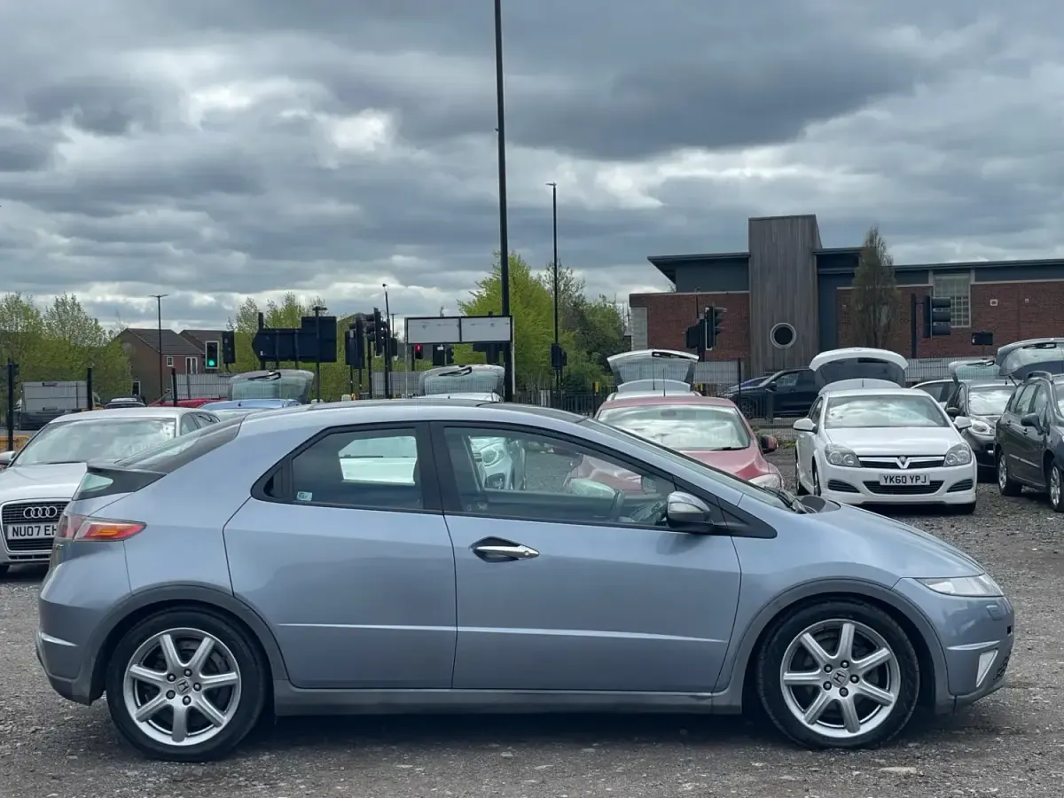 Begagnad Honda Civic EX 140 HK (102 kW) 2007 Blå Halvkombi