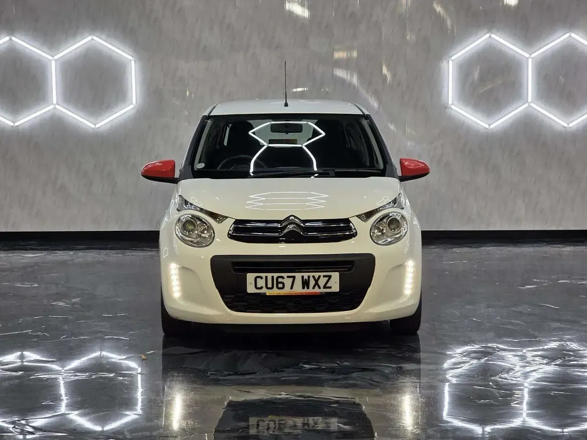 Begagnad Citroën C1 Furio 68 HK (50 kW) 2017 Vit Halvkombi